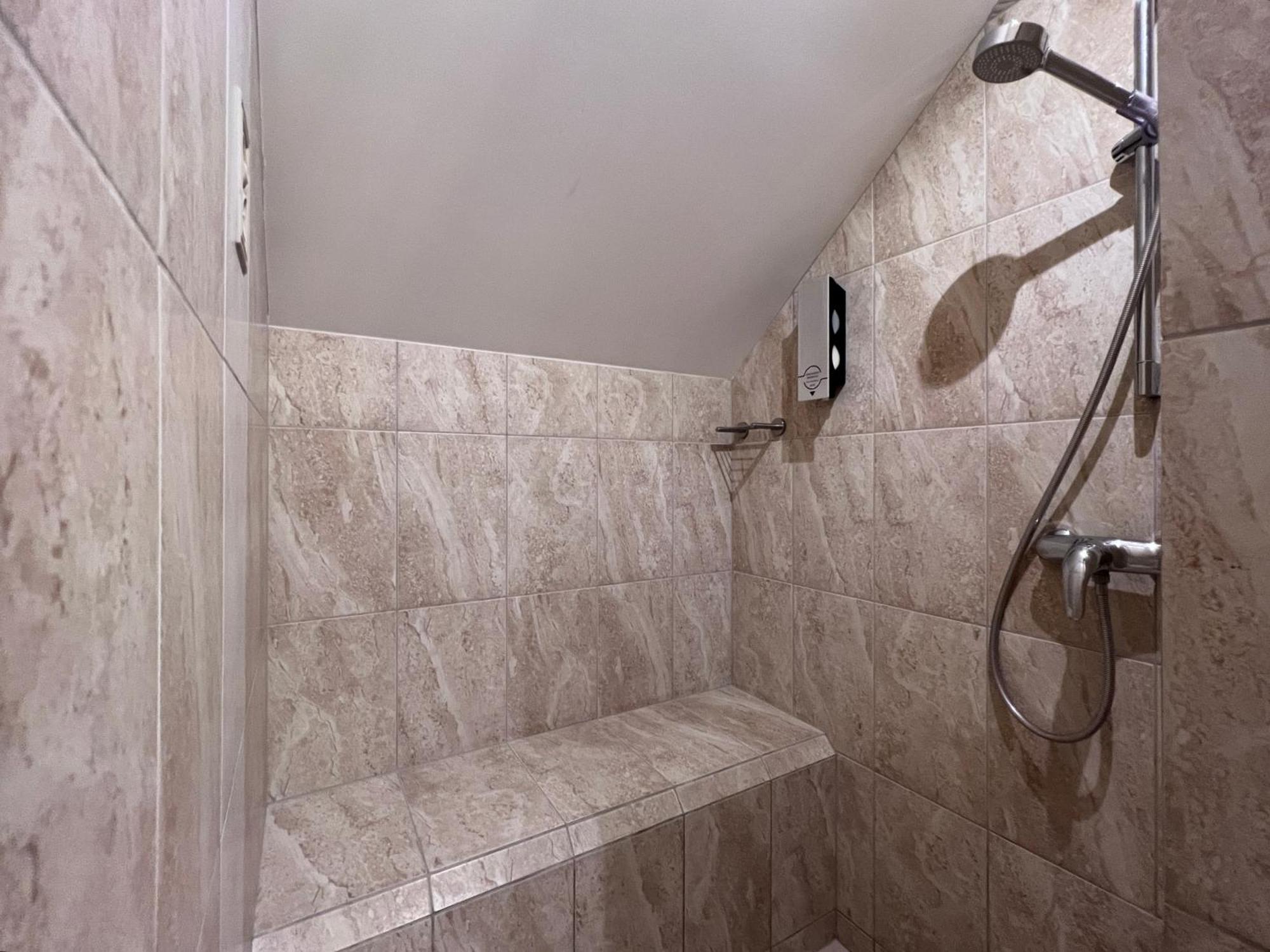 Raenduri Guesthouse Voru Bagian luar foto