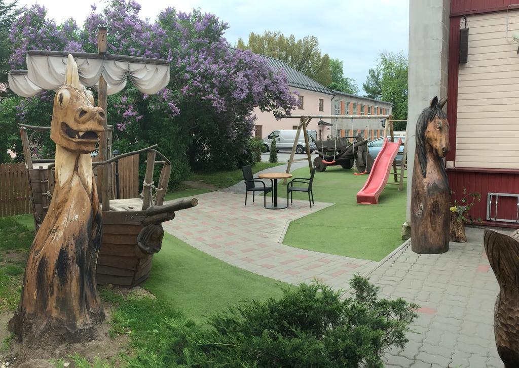 Raenduri Guesthouse Voru Bagian luar foto
